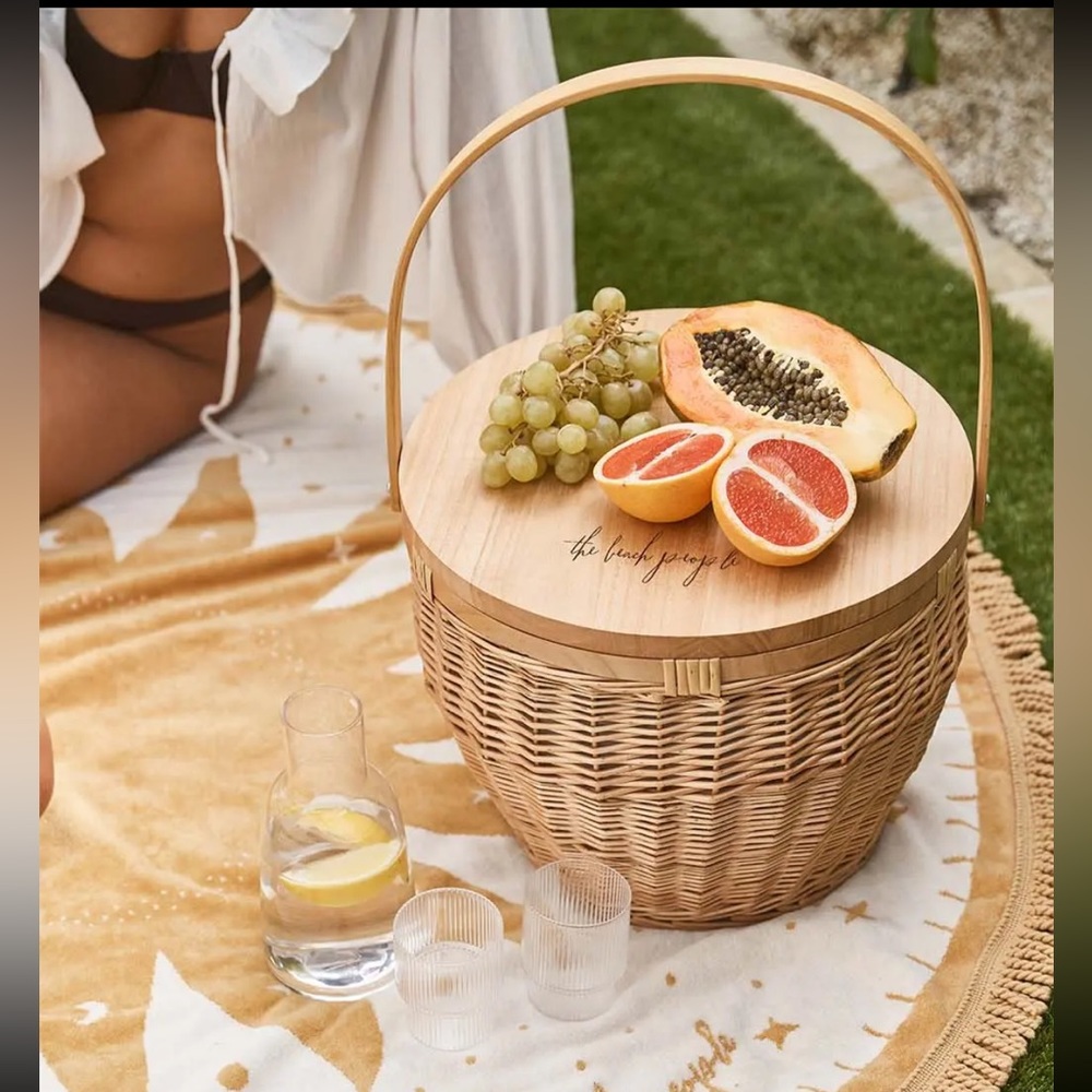The beach people picnic basket